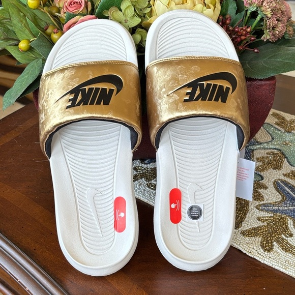 Brand New Nike Victori One Slides Metallic Gold w/ Black Comfort Sport Sandals - Picture 12 of 16